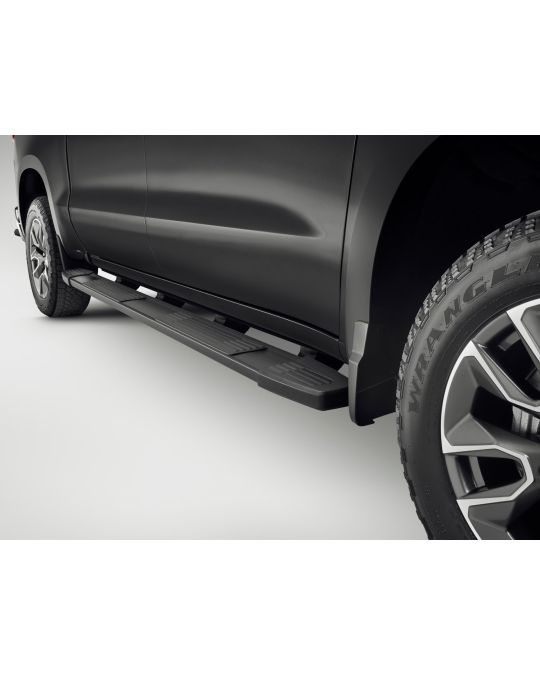 Chevrolet 6 Inch Rectangular Wheel To Wheel Assist Steps In Black For Crew Cab Short Bed